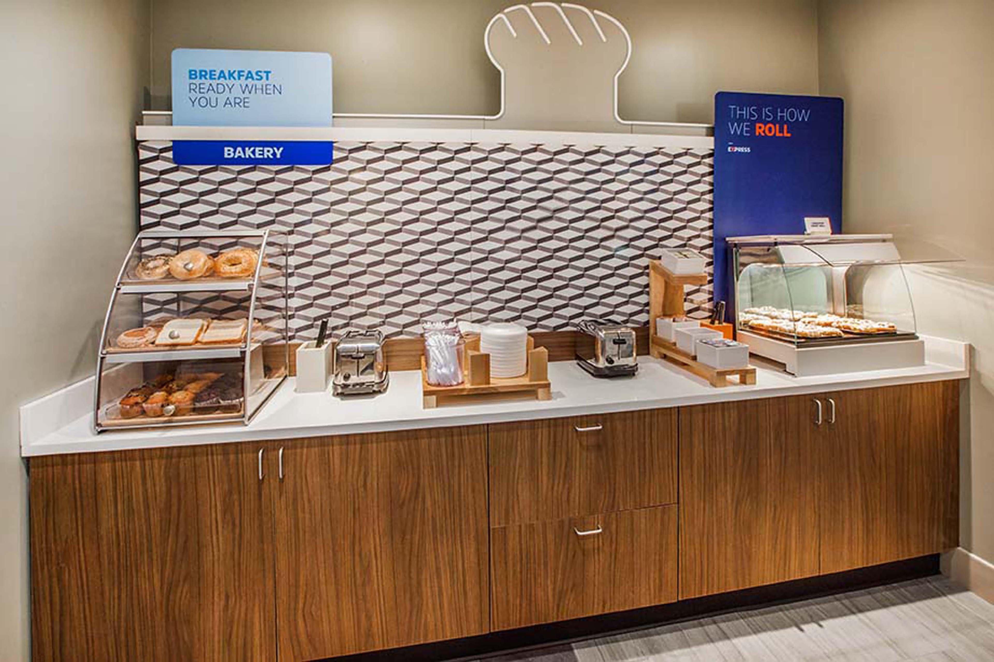 Holiday Inn Express & Suites Atlanta Perimeter Mall Hotel By Ihg Sandy Springs Exteriér fotografie