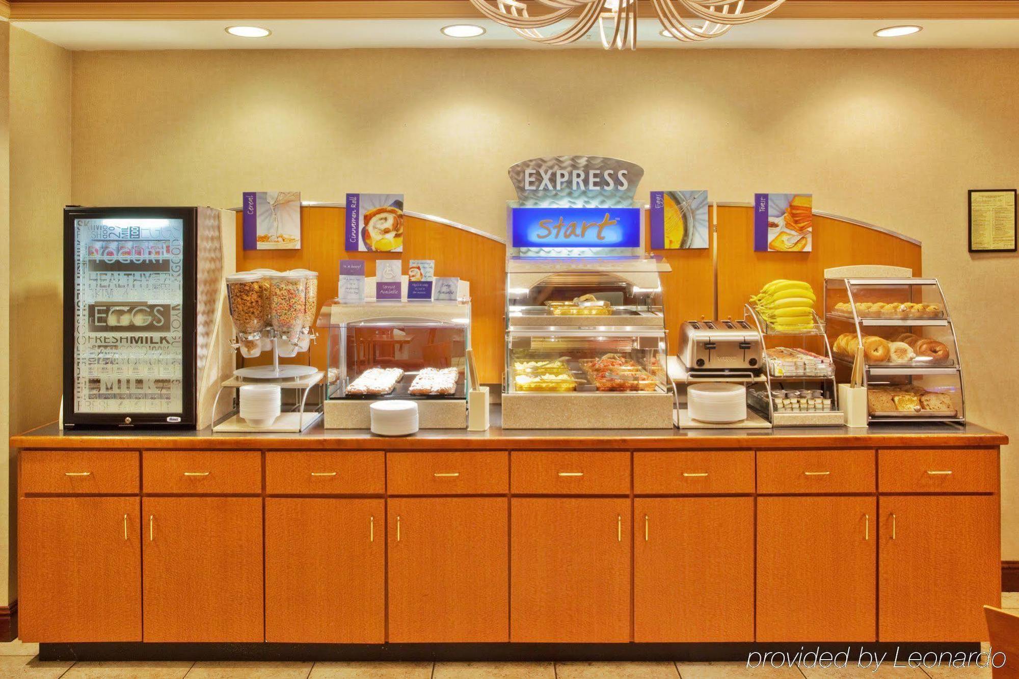 Holiday Inn Express & Suites Atlanta Perimeter Mall Hotel By Ihg Sandy Springs Restaurace fotografie